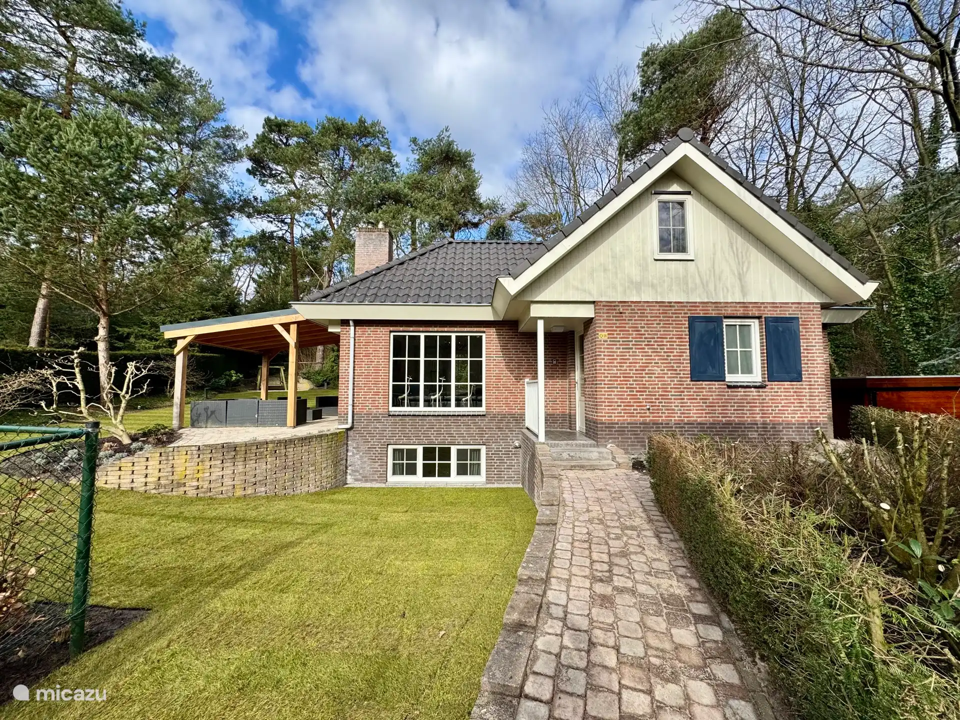 De voorzijde van de vakantiewoning.