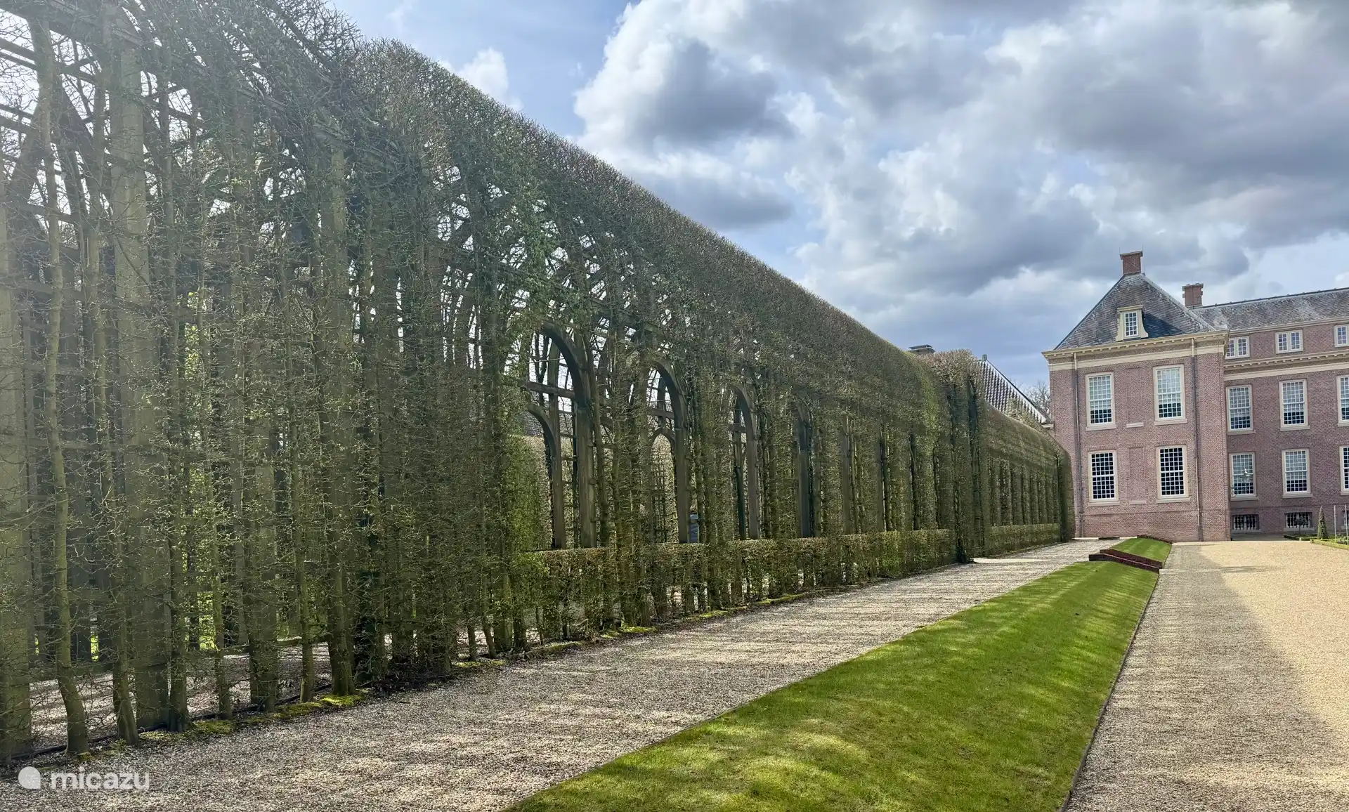 Berceau, een loofgang in de koninginnetuin van Paleis Het Loo.