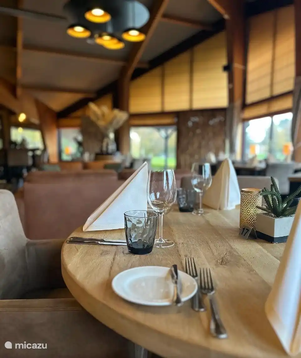 Restaurant De Scherpenbergh gelegen aan de Albaweg 43 in Lieren is het restaurant van de golfclub. Ook als niet golfer kunt u hier heerlijk eten. Reserveren is gewenst 055-5051262.