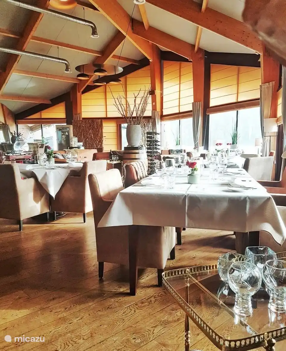 Restaurant De Scherpenbergh is een echte aanrader. Het restaurant bevind zich op de 1e etage van de golfclub.