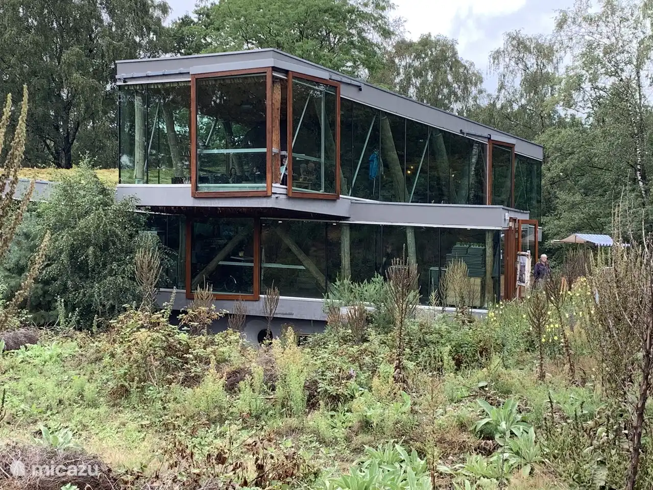 Paviljoen de Posbank to enjoy a cup of coffee/tea or lunch.
