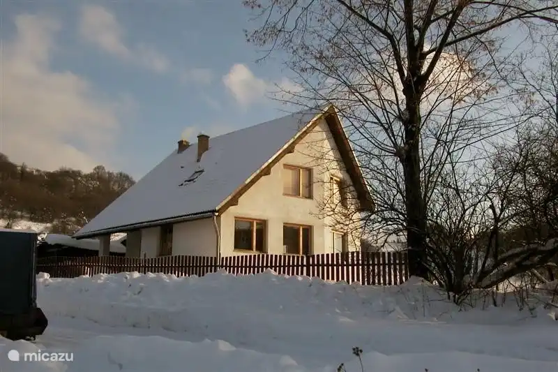 Il y a beaucoup de neige presque tous les hivers. Sinon, il y a aussi de la neige artificielle sur de nombreuses pistes pour que le ski soit toujours possible.