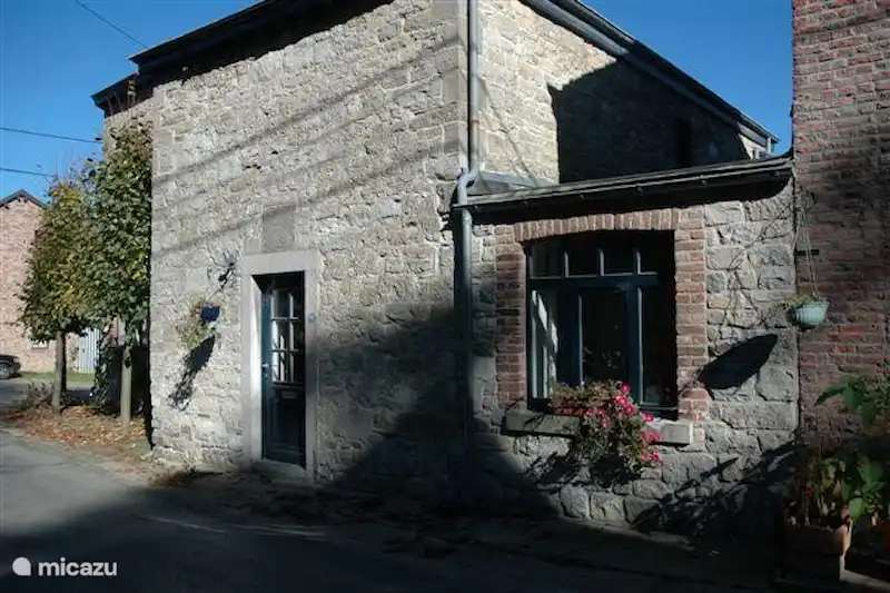 Rent Le vieux Tribunal in VerlaineSurOurthe, Ardennes. Micazu