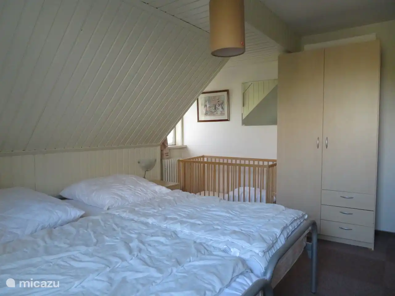 ...voorzien van een extra kinderbedje.