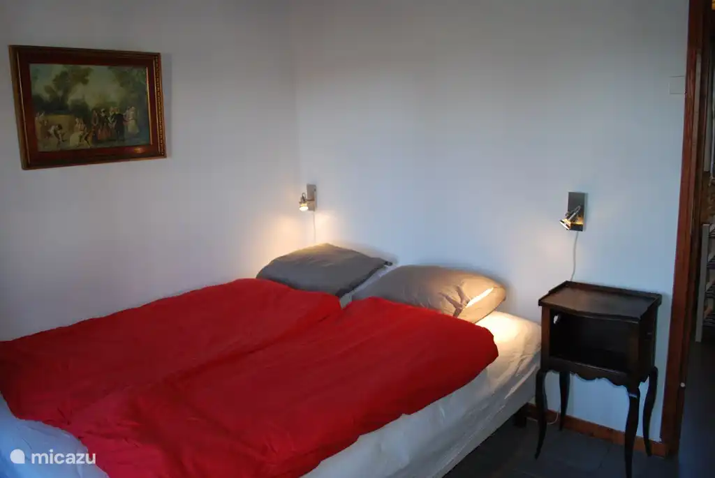 2 pers bedroom living floor bed 1.60x 2.00 with private shower and sink