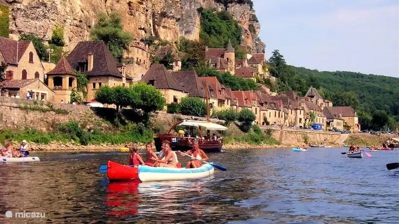 canoeing on the Dordogne