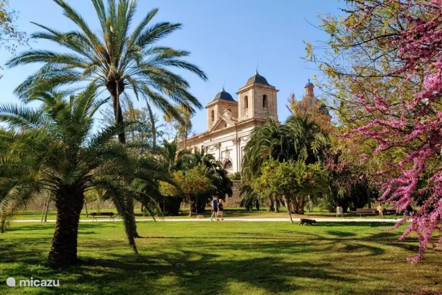 Radeln oder wandern Sie im ausgetrockneten Flussbett des Rio Turia