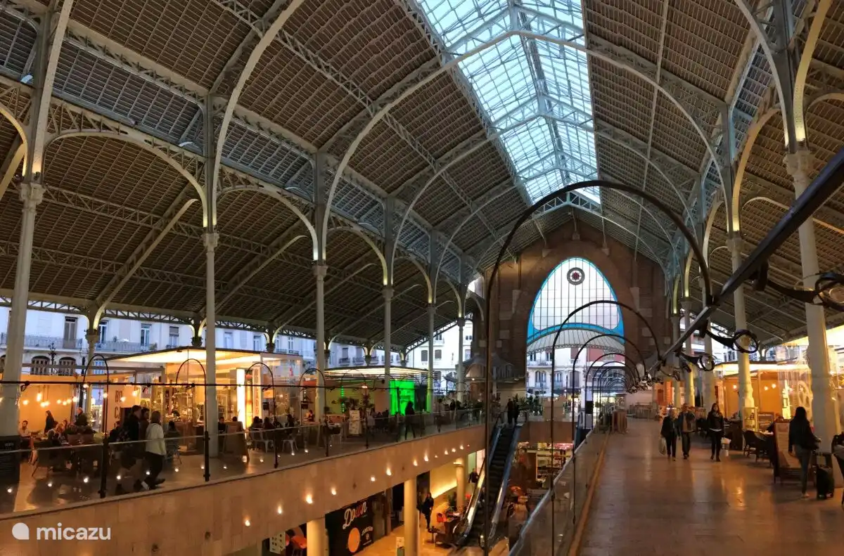 Im Mercado Colon finden Sie Geschäfte, Kaffeeecken und Restaurants