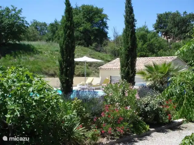 L'Amandier | France, Hérault, Tourbes - villa vue sur la piscine depuis la terrasse