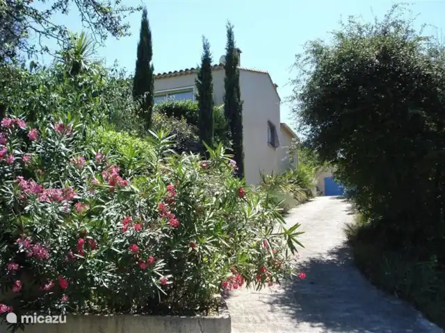 L'Amandier | France, Hérault, Tourbes - villa avant avec allée