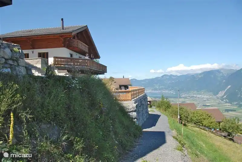 Garden / terrace of 25 x 6 meters with panoramic view.