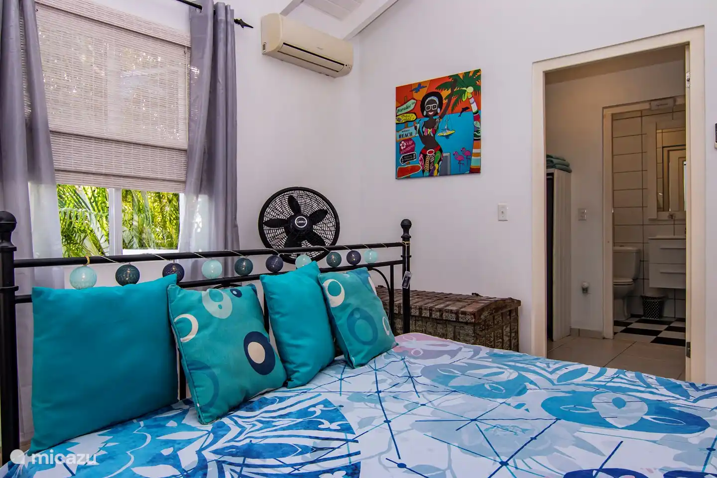 Hauptschlafzimmer, gefolgt vom begehbaren Kleiderschrank und dem Badezimmer