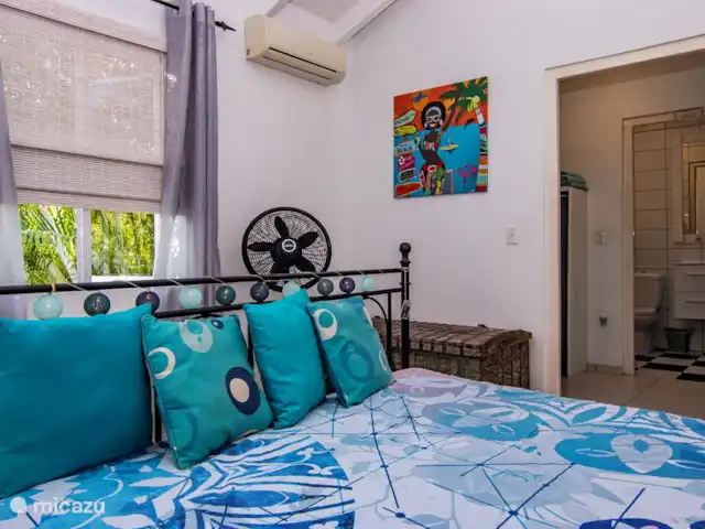 Villa Bleu Curaçao | Curaçao, Banda Ariba (est), Jan Thiel - villa Chambre des maîtres, suivie du walk-in et de la salle de bain