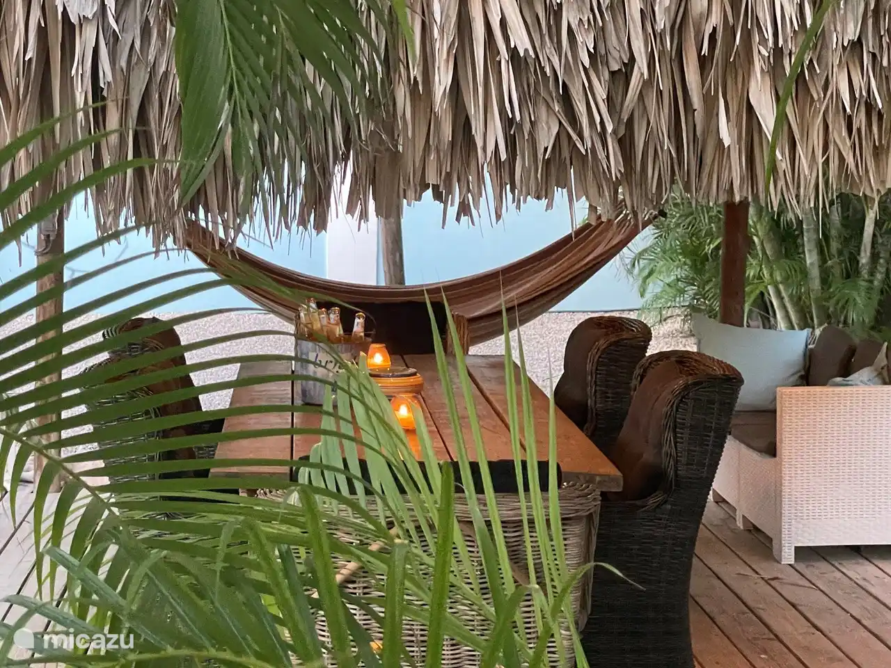 Die Außenseite der palapa, wo der Tag und bei Nacht ist wunderschön.