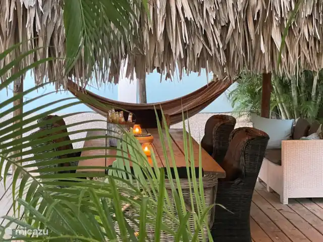 Villa Bleu Curaçao | Curaçao, Banda Ariba (est), Jan Thiel - villa L'espace extérieur, la palapa, où vous pourrez vous détendre en journée comme en soirée.