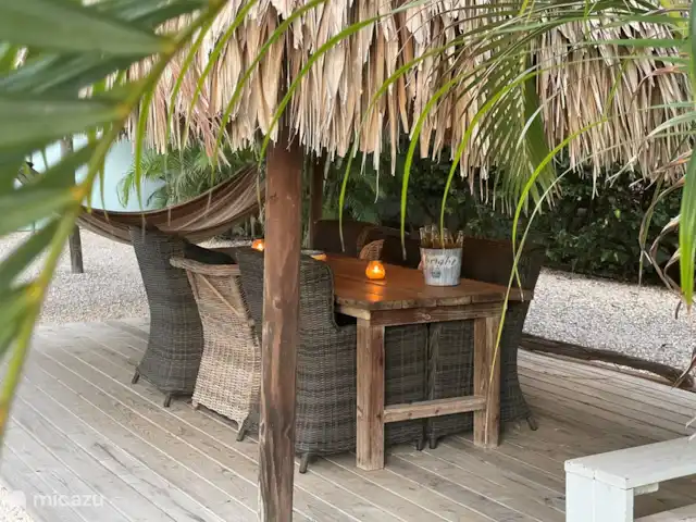 Villa Bleu Curaçao | Curaçao, Banda Ariba (est), Jan Thiel - villa L'espace extérieur, la palapa, où vous pourrez vous détendre en journée comme en soirée.