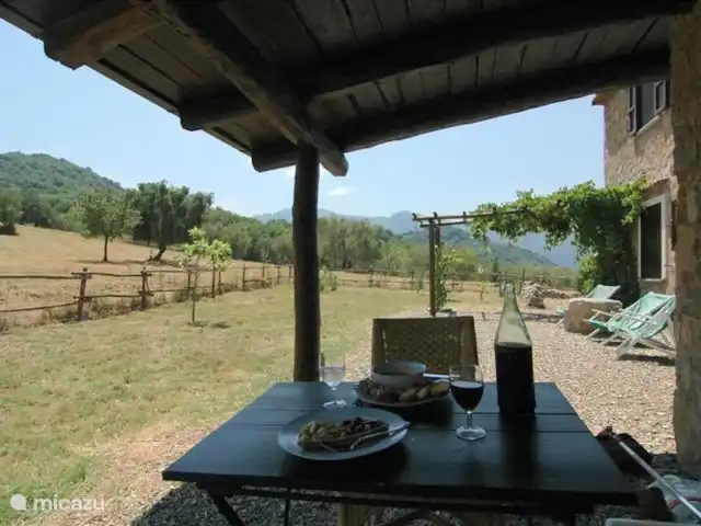 Valle degli Olivi | Italie, Campanie, Roccagloriosa - villa L'endroit idéal pour déjeuner.
