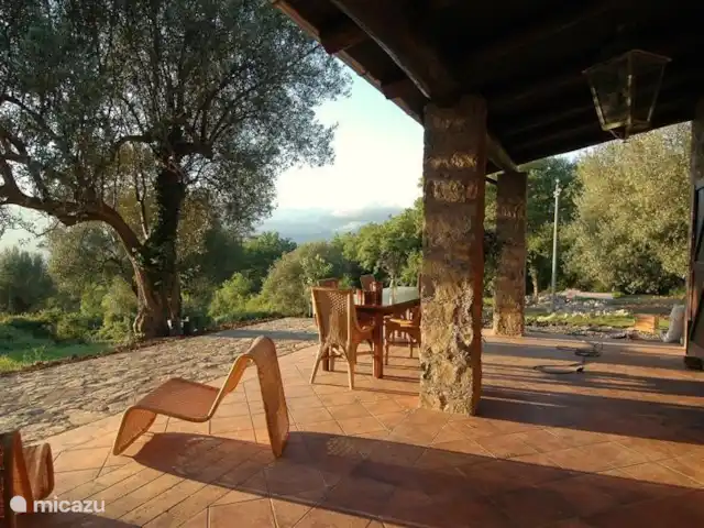 Valle degli Olivi | Italie, Campanie, Roccagloriosa - villa A l'avant de la maison vous avez du soleil jusqu'à 20h en été.