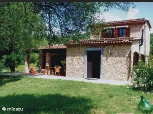 Valle degli Olivi | Italie, Campanie, Roccagloriosa - villa Le côté entrée.