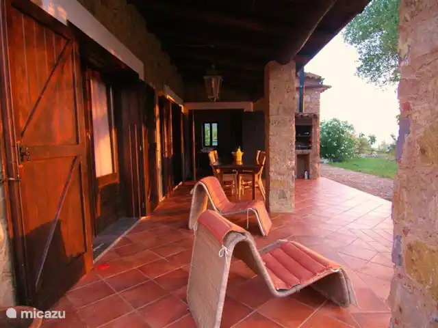 Valle degli Olivi | Italie, Campanie, Roccagloriosa - villa Au soleil de fin de soirée.