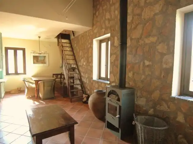 Valle degli Olivi | Italie, Campanie, Roccagloriosa - villa Un poêle à bois pour les saisons un peu plus fraîches.