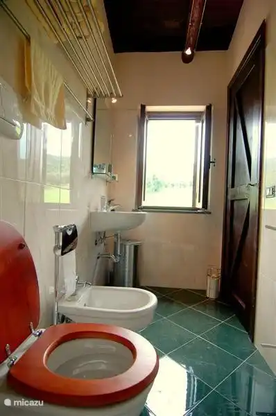 Das Badezimmer im ersten Stock