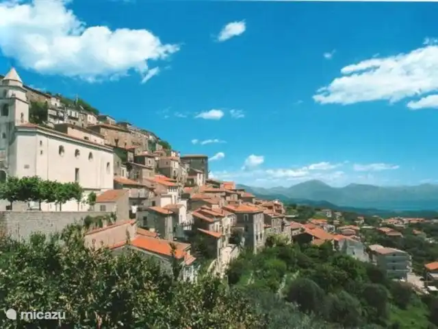 Valle degli Olivi | Italie, Campanie, Roccagloriosa - villa Situé au sommet de la montagne afin qu'il soit mieux défendu contre les pirates envahisseurs.