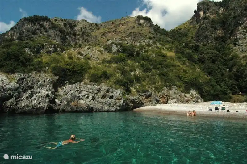 Die wissenschaftliche Forschung hat gezeigt, dass dies eine der gesündesten Gegenden Europas wegen des Fehlens der Industrie ist. Das Wasser ist sehr sauber.