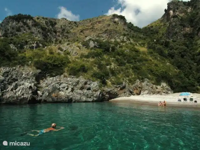 Valle degli Olivi | Italie, Campanie, Roccagloriosa - villa La recherche scientifique a montré qu'il s'agit de l'une des régions les plus saines d'Europe en raison du manque d'industrie. L'eau de baignade est particulièrement propre.