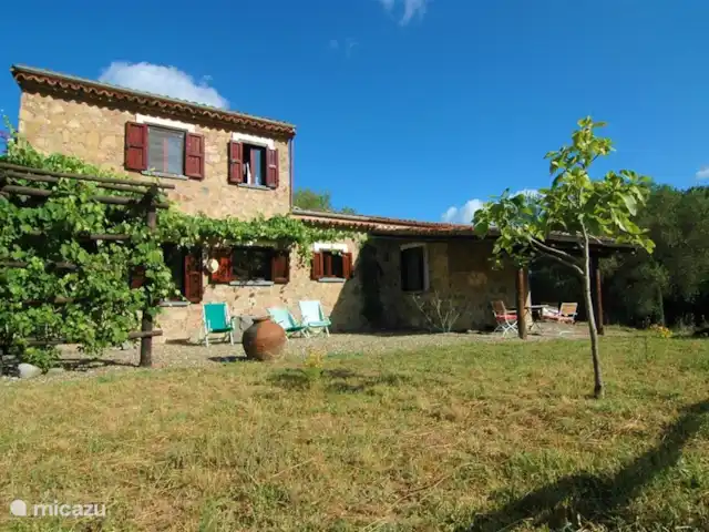 Valle degli Olivi | Italie, Campanie, Roccagloriosa - villa L'arrière de la maison.