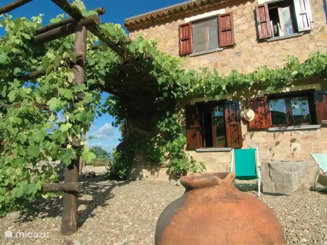 Valle degli Olivi | Italie, Campanie, Roccagloriosa - villa Taches de soleil et d'ombre.