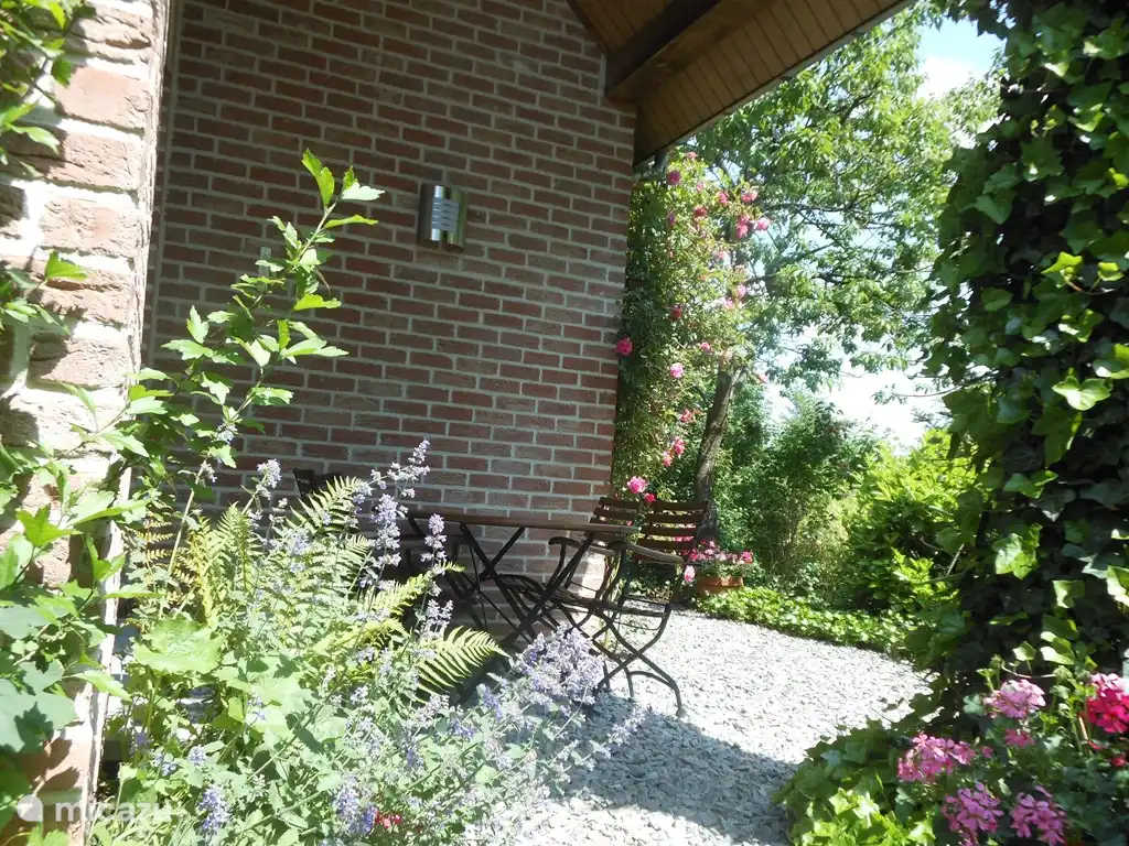 Wieder ist die überdachte Terrasse, schön, wenn es regnet