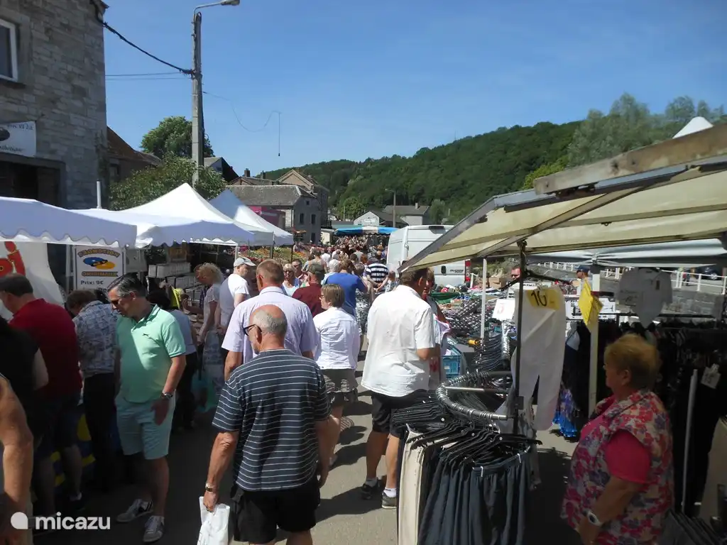 Der Markt in Bomal jeden Sonntag, 10 min mit dem Auto.