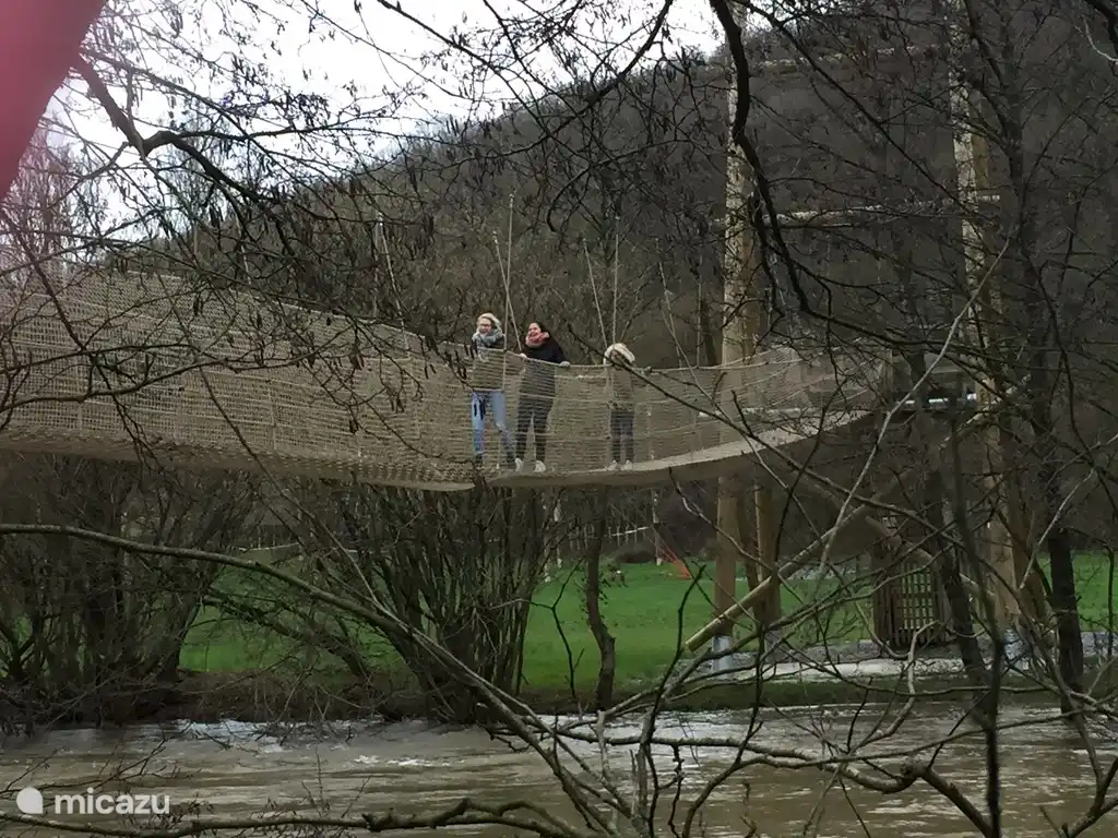 Hängebrücke in Durbuy über die Ourthe