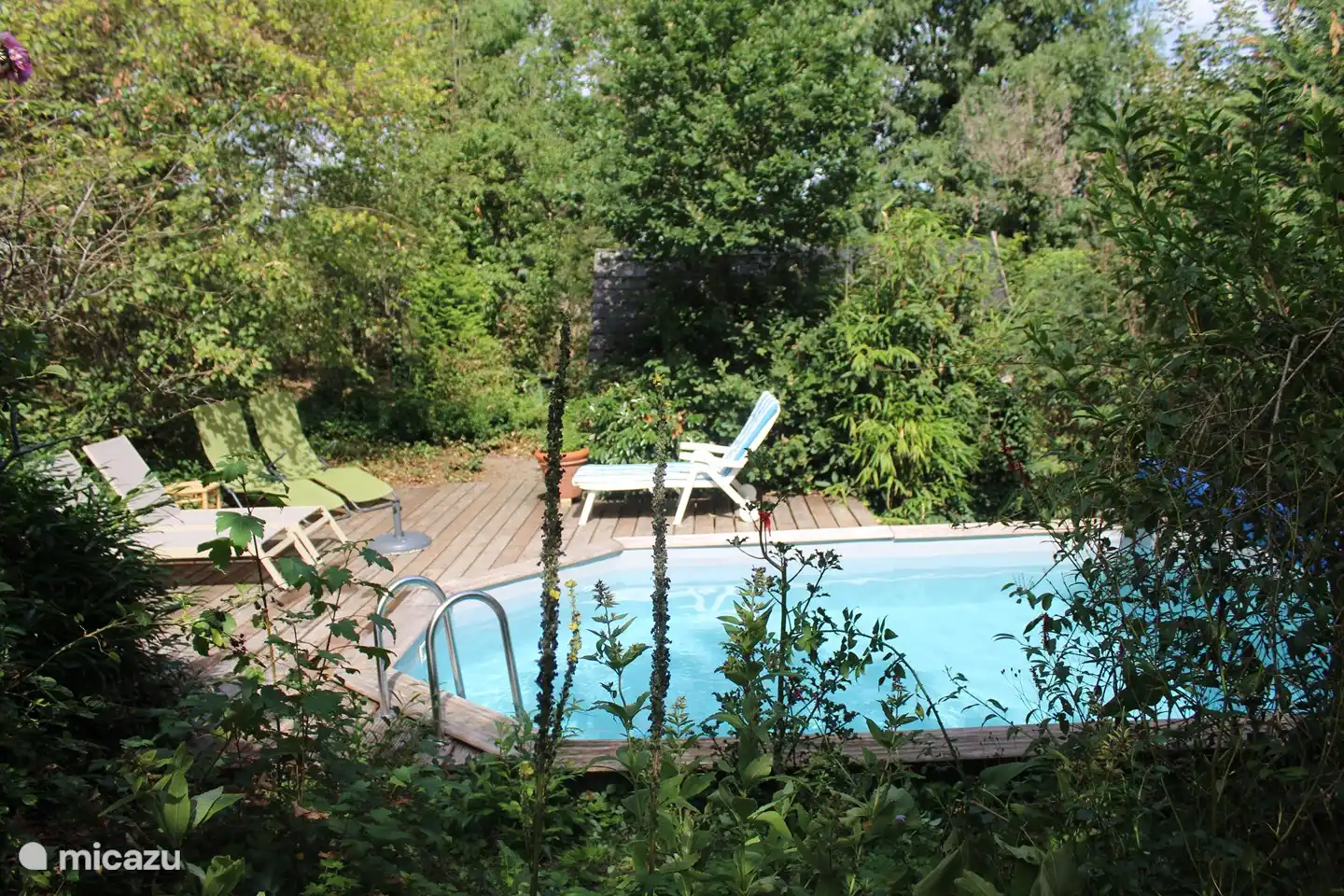 Herrlich privat im Grünen.