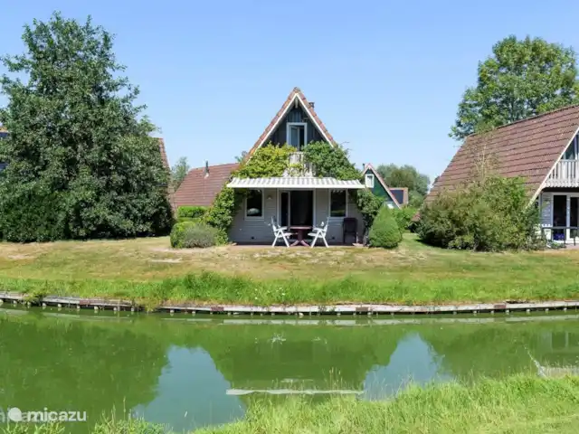Vakantiebungalow Knus huren in Nederland, Overijssel, Gramsbergen - bungalow De voorkant van het huisje, met eigen tuin.