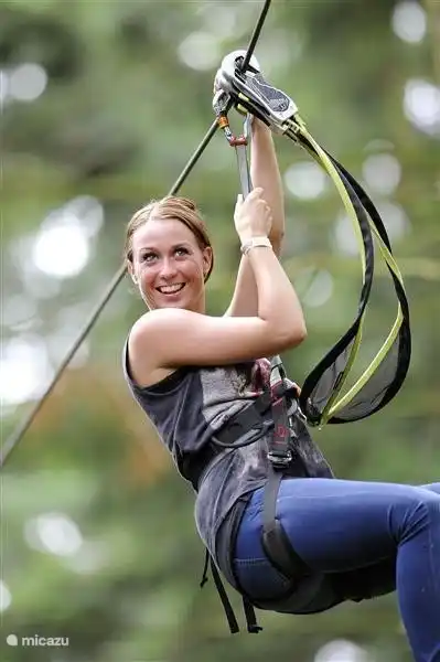 Avatarz Nature Park (bester Kletterpark, ANWB), Oldenzaal.
Selbständiges Klettern ab 10 J
Spezieller Kinderkurs
Dauerhaft gesichert
Leichter bis schwerer Trail