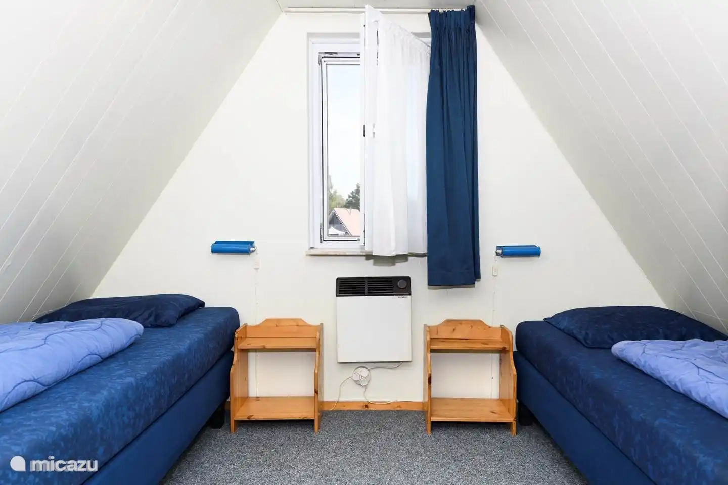 Wieder Schlafzimmer im Obergeschoss an der Vorderseite des Hauses.