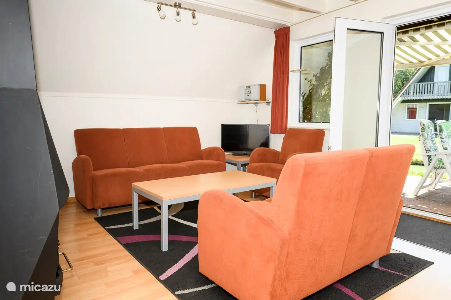 Fernsehkanäle und gutes WLAN werden im Park angeboten.