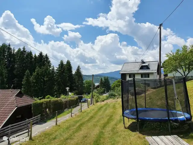 Maison Brunner | Autriche, Carinthie, Dobriach - maison de vacances Vue de la maison sur le jardin vers le Goldeck