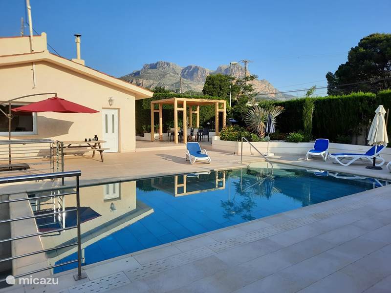 Holiday home in Spain, Costa Blanca, La Nucia Villa Luxury villa with sea view. 2-8p