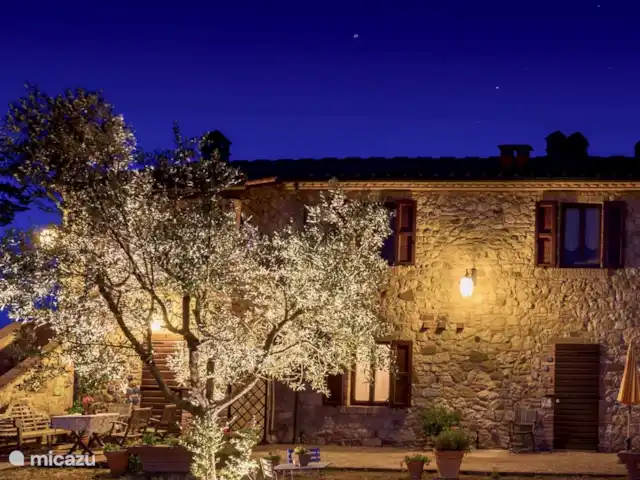 Apartamento Bosco en Italia, Toscana, Montecatini Val Di Cecina - apartamento Iluminación nocturna del jardín