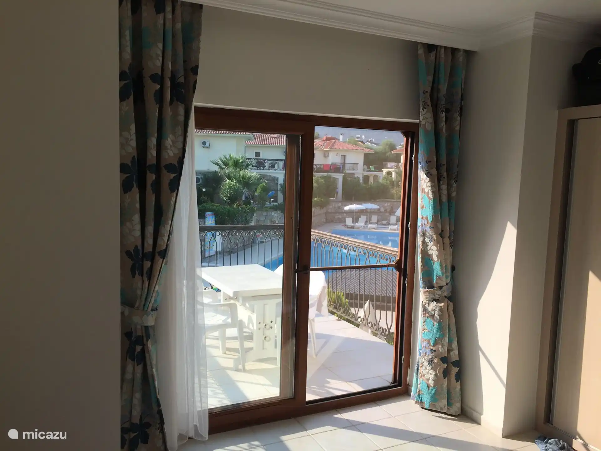 Uitzicht vanuit de master slaapkamer.