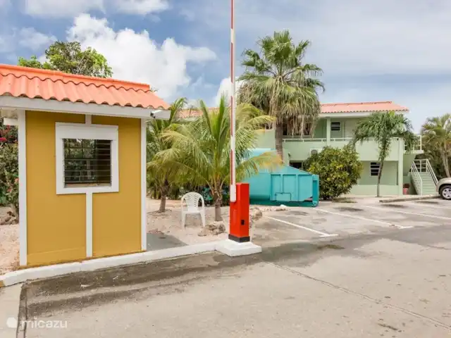 Location de Vacances Curaçao, Banda Ariba (est), Seru Coral, studio - Seru Coral Studio Happy Hour maison de sécurité et le conteneur pour vos sacs poubelles