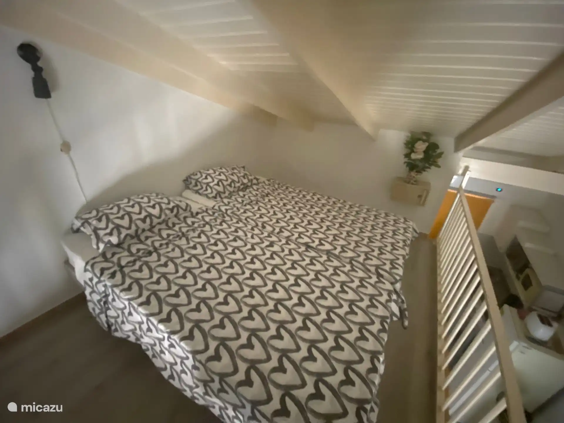 Las 2 camas individuales en el altillo