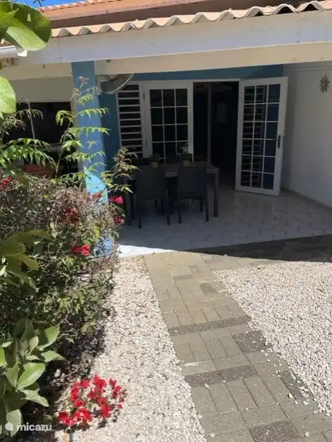 Mesa de comedor en el porche
