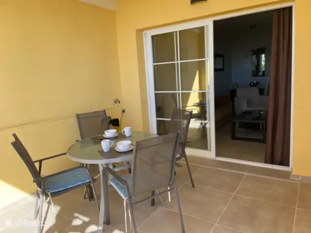Alquiler a largo plazo, España, Costa del Sol, Estepona, apartamento Puerto Alto 2 dormitorios