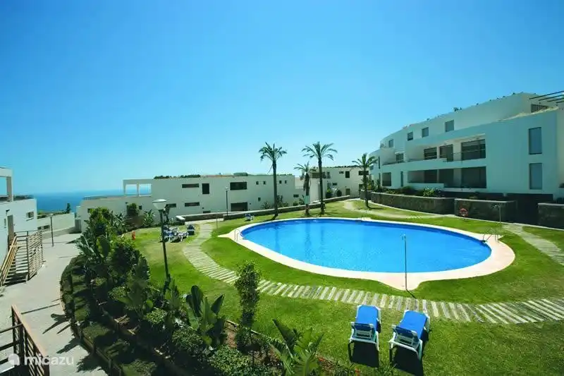 Complejo con gran piscina