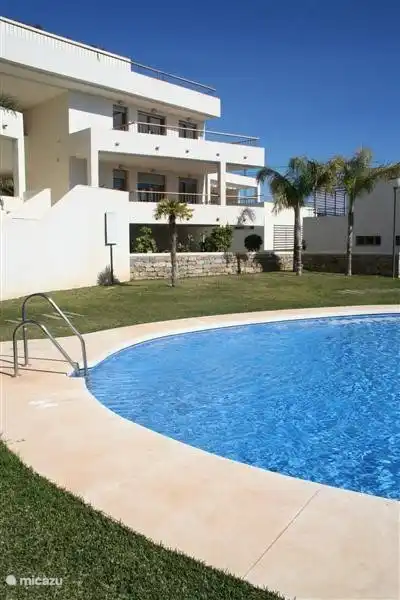 La piscina climatizada está climatizada de octubre a abril.