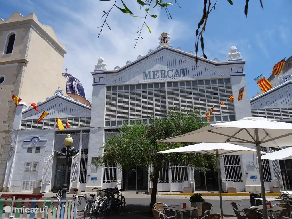 Mercado cubierto en el centro de Vinar&#243;s